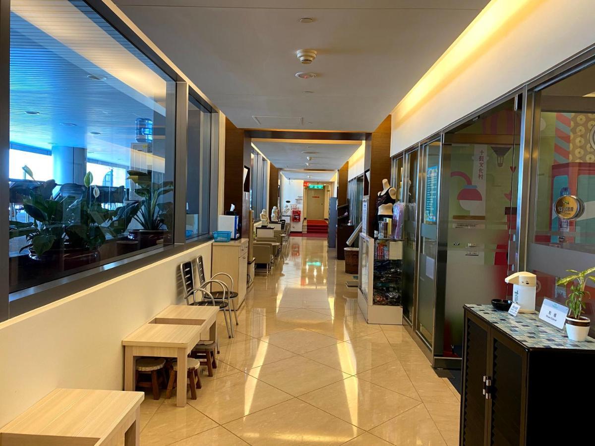 Evergreen Plaza Hotel - Tainan Exterior foto The interior of the lounge